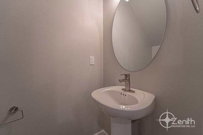 Building Photo - 16304 NE 21st St