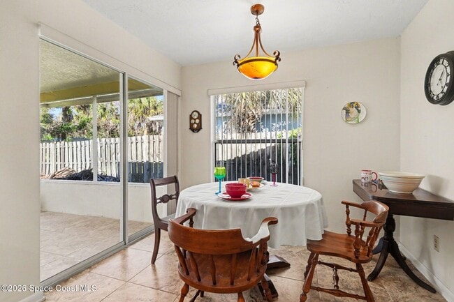 Building Photo - 108 Delvalle St