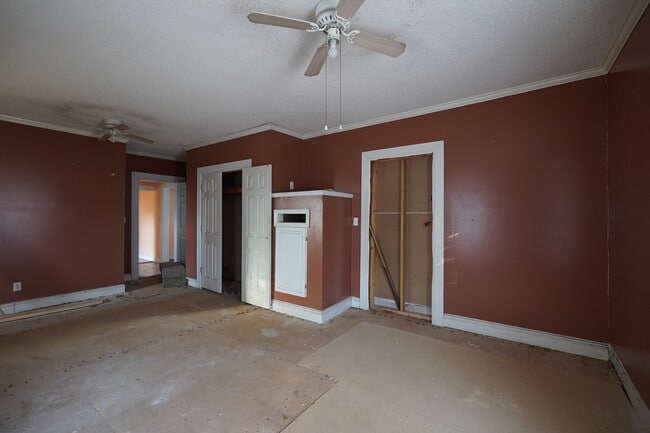 Building Photo - 606 W Tunstall St