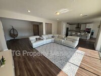 Building Photo - 217 Red Barn Rd