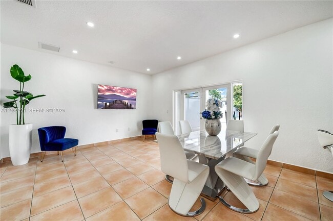 Building Photo - 1205 SE 7th Ct