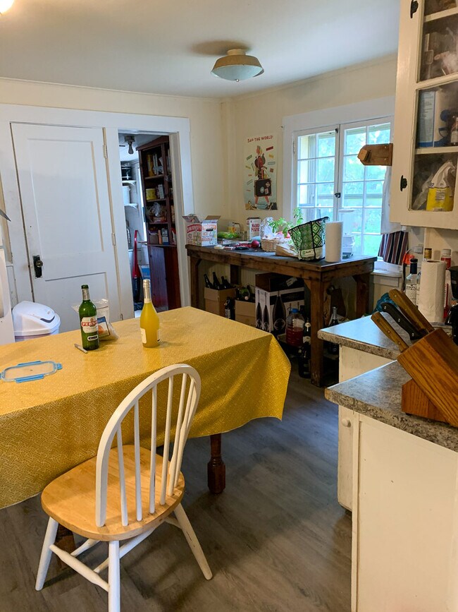 Building Photo - 312 Colchester Ave