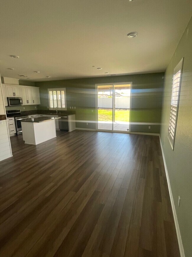 Building Photo - 31871 Eaton Ln