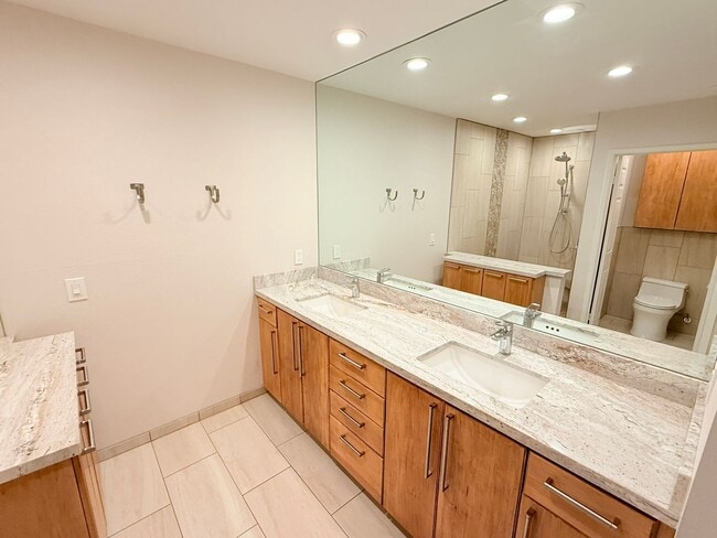 Building Photo - Beautifully Remodeled Condo in Saddlerock Estates