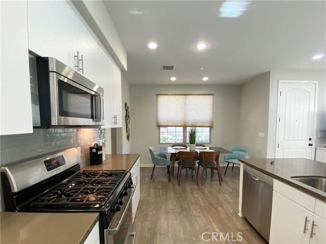 Building Photo - 57 Bronze Leaf