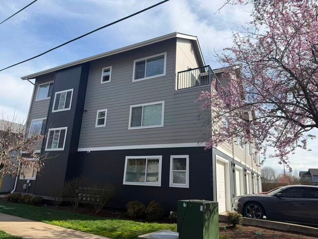 Building Photo - Spacious 3 BR / 3.5 BA Home in Prime Corvallis Location — $2,150