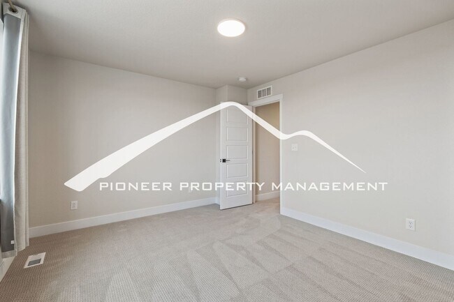 Building Photo - Breathtaking Pikes Peak Views in Desirable Wolf Ranch - 4 bedroom, 3 Full Bath, Office and Loft, ...