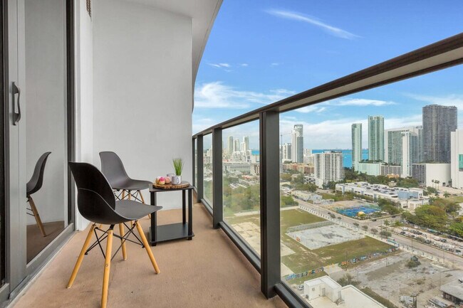 Building Photo - 90 NE 17th St