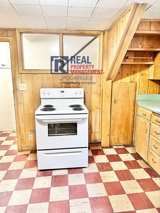 Building Photo - 651-655 W Lander