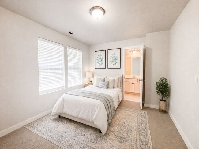 Building Photo - Stunning and Spacious 3BR 3BA Townhouse w/ Quartz Kitchen + Garage Parking + Modern Finishes in E...