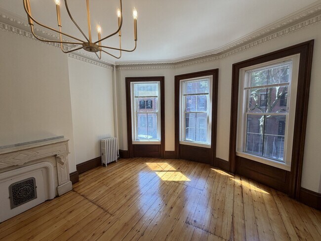 Building Photo - 43 Milford St