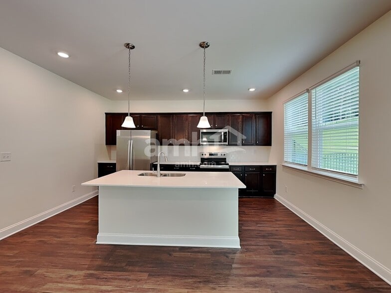 Building Photo - 639 Rivermist Dr