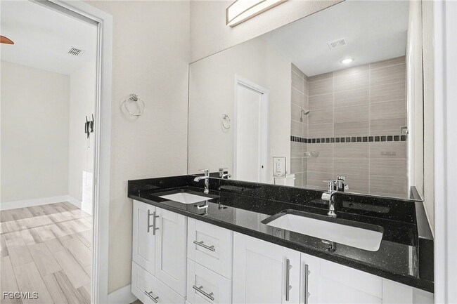 Building Photo - 239 SE 11th Terrace