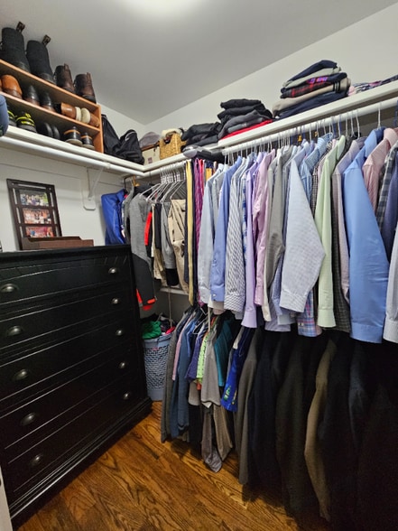 Building Photo - 25 Meridian Ridge Dr