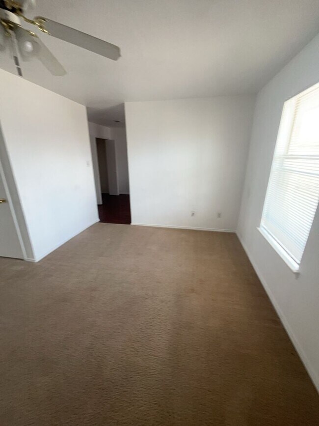 Building Photo - AVAILABLE NOW! Pets Allowed!