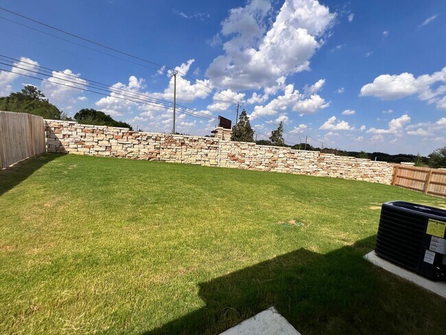 Building Photo - 3909 American Elm Dr