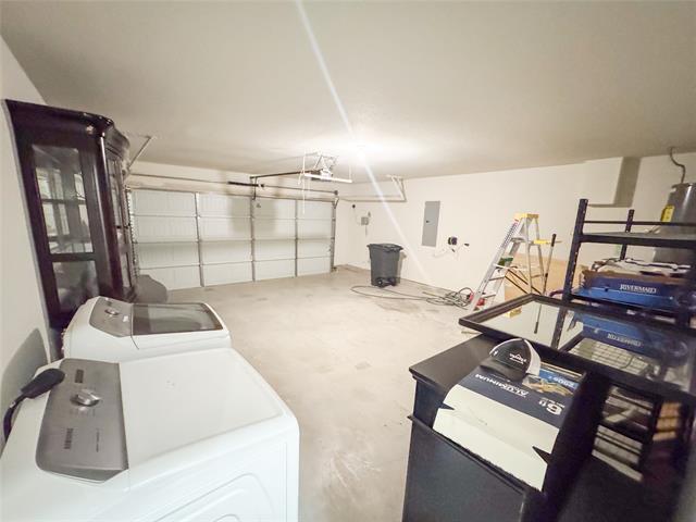 Building Photo - 365 Paloma St