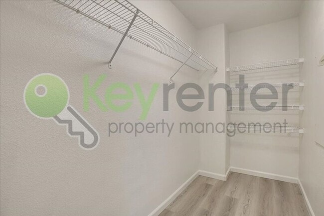 Building Photo - 461 Anjou Cir