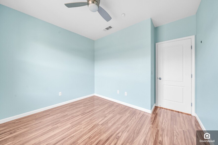 Building Photo - 955 Pavilion Loop