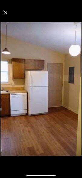 Building Photo - 110 Village Cir