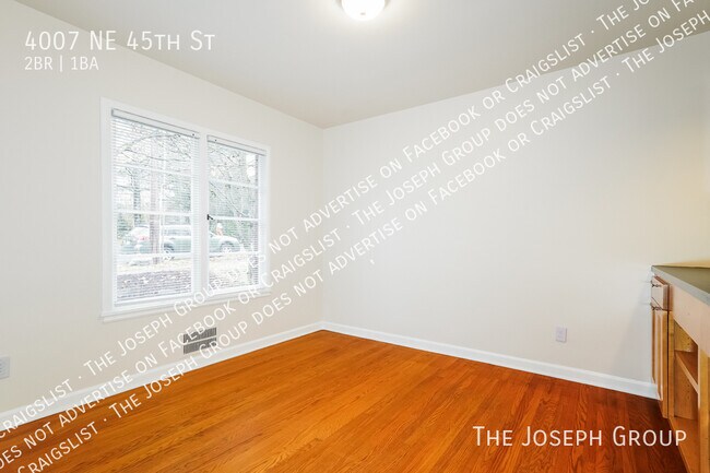 Building Photo - 4007 NE 45th St