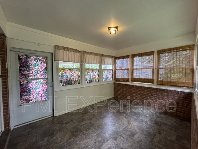 Building Photo - 6405 Roberts Dr