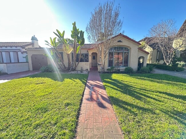Building Photo - Beautiful Vintage Home with RV Sized Garage and Large Backyard