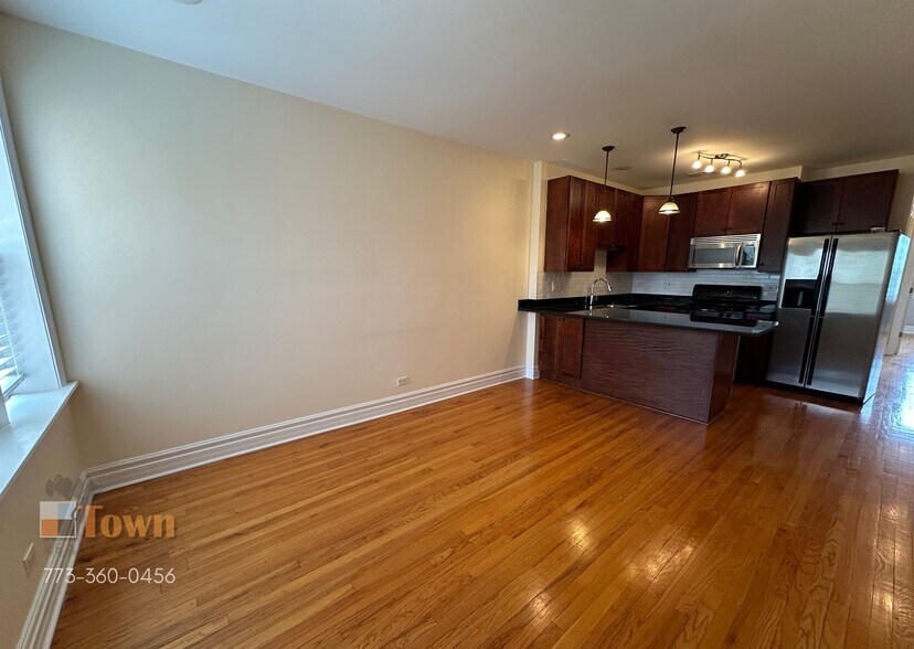 Building Photo - 6309 N Albany Ave