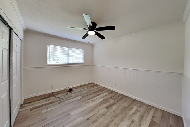 Building Photo - Halfplex with yard in South Land Park