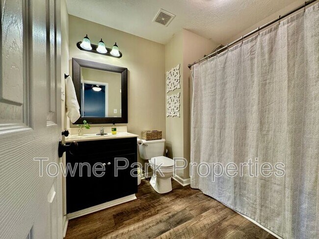 Building Photo - 549 Edgecliff Ln
