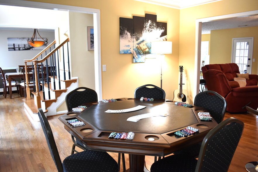 Poker Room - Table - 2103 Chatou Pl NW