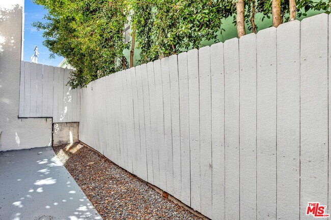 Building Photo - 811 21st St