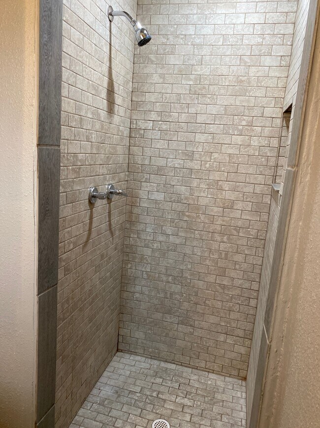 Building Photo - 3107 Aberdeen Ave