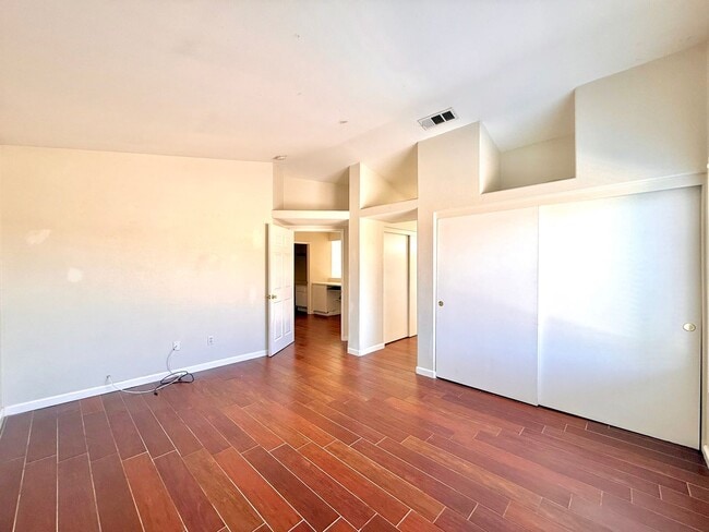 Building Photo - Two Story Four Bedroom home for lease in Jurupa Valley $3,395