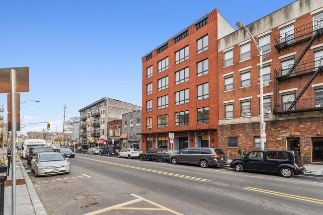 Building Photo - 506 Central Ave