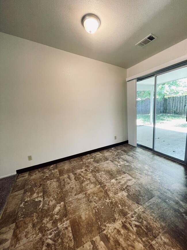 Building Photo - Remodeled Home in Starview Subdivision