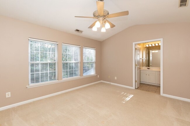 Building Photo - Beautifully Maintained Home!