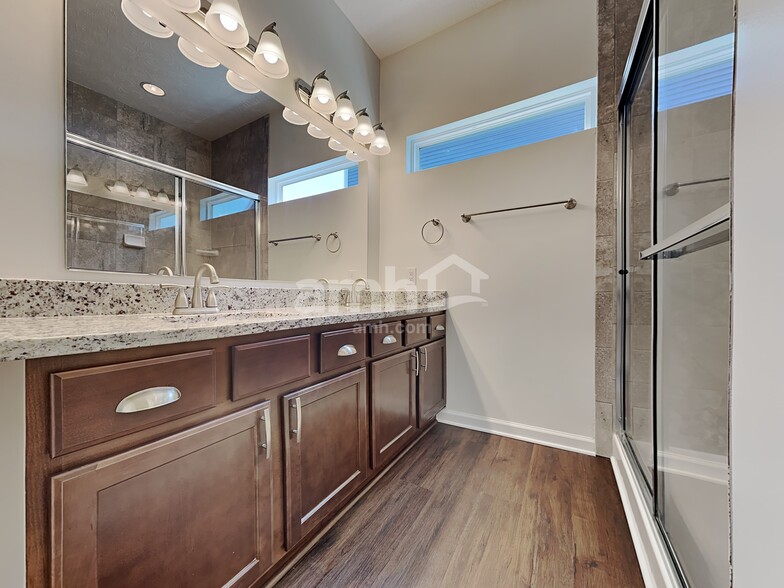 Building Photo - 877 Coralberry Ln