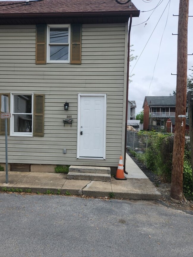 Building Photo - 383-385 Tolbert Avenue