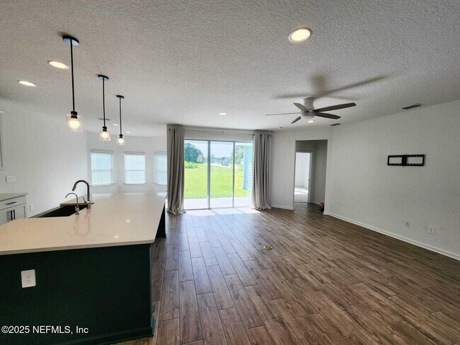 Building Photo - 577 Archstone Wy
