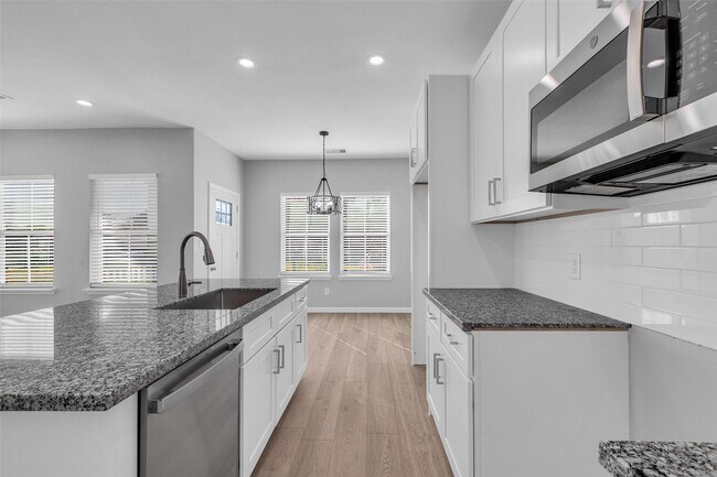 Building Photo - 4905 Paula St