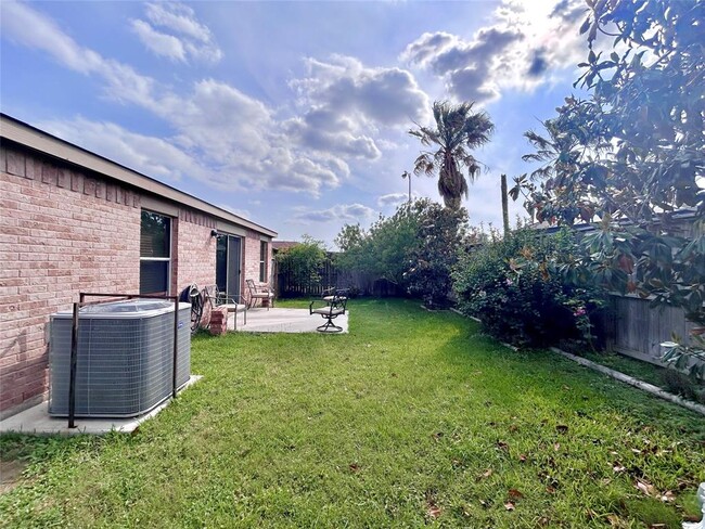 Building Photo - 803 Sweet Flower Dr