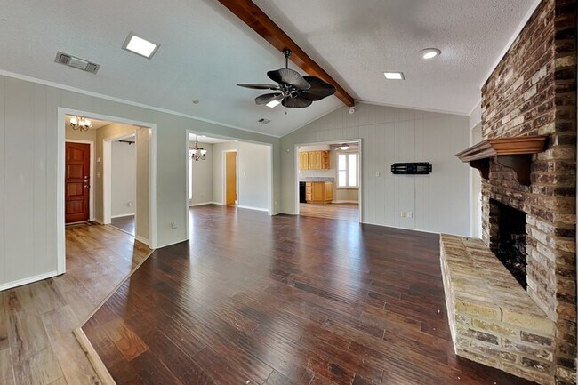 Building Photo - 1605 Brighton Dr