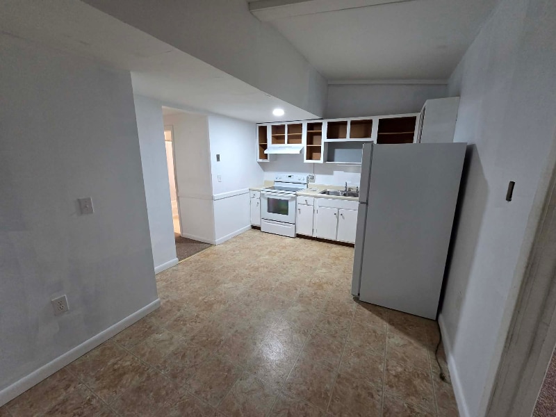 Building Photo - 304 US-2