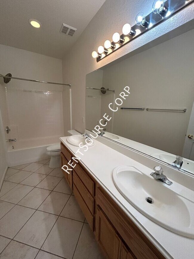 Building Photo - 39821 Sunstar St