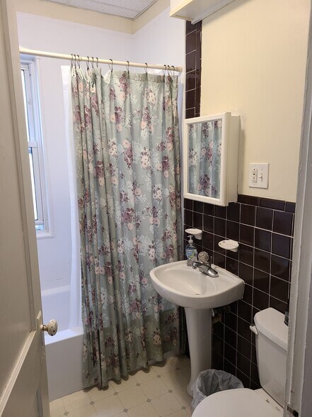 Bathroom - 42 Belknap St