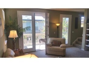 Building Photo - WILLOW GLEN - Beautiful townhome with balc...