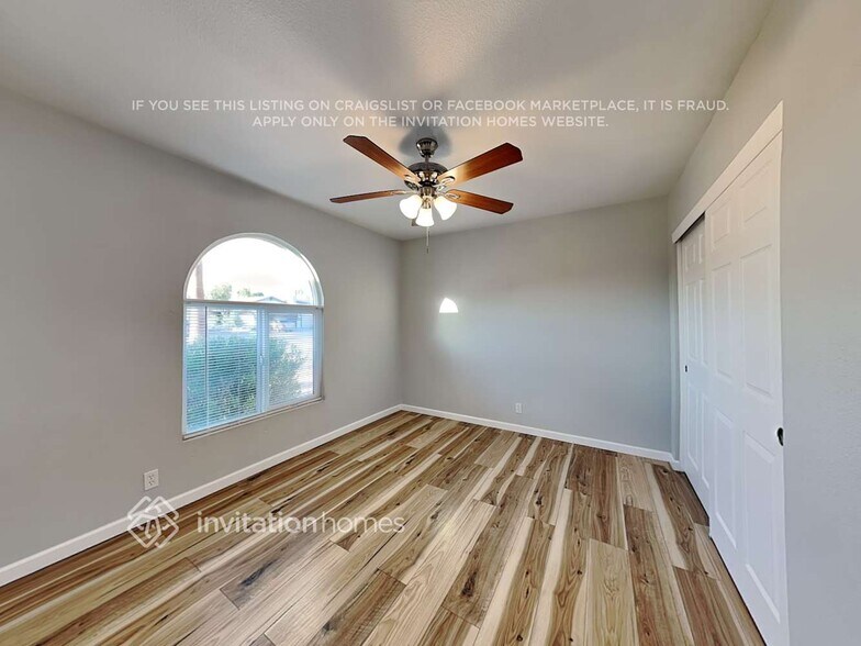 Building Photo - 304 W Alamo Dr