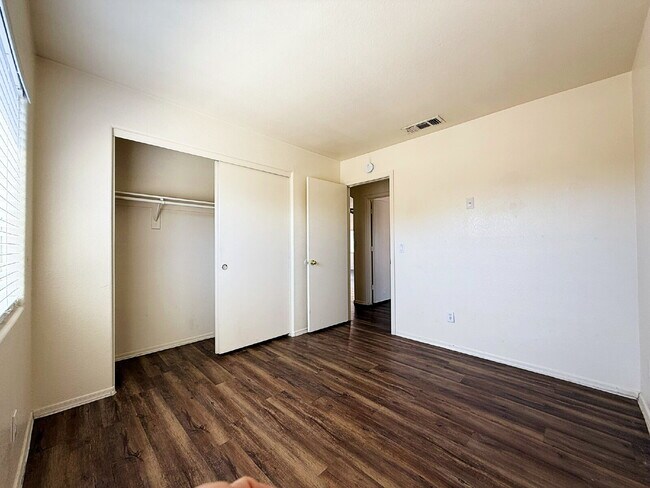 Building Photo - Charming 3-Bed, 2-Bath Home with Oversized...