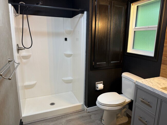 Building Photo - Lovely Single Level Rambler with Custom Finishes and Pet Friendly!